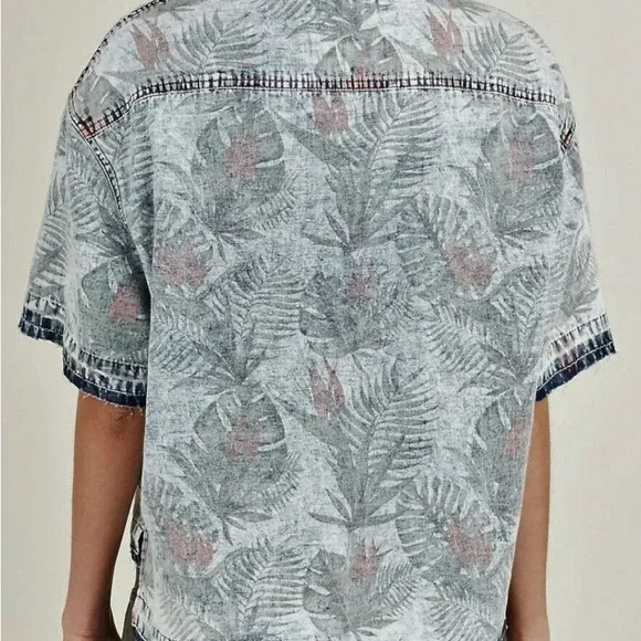 True Religion Women’s Boxy Step Hem Top Muted Floral. Size Small - Picture 2 of 10